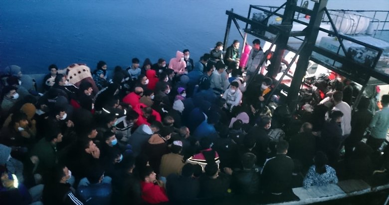 Sahil Güvenlik ve MİT’ten kritik operasyon! Ege Denizi’nde İtalya’ya gitmeye çalışan 180 kaçak göçmen yakalandı