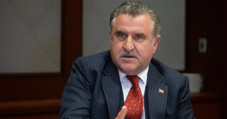 Bakan Bak, Kış Olimpiyat Oyunları’nda yarışacak milli sporcularla görüştü