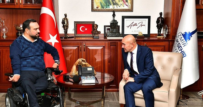 Tunç Soyer, koltuğunu bedensel engelli meclis üyesi AK Parti’li Ahmet Uğur Baran’a emanet etti