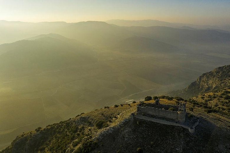 Adını zorlu yollarından alan Keçi Kalesi manzarasıyla ilgi görüyor
