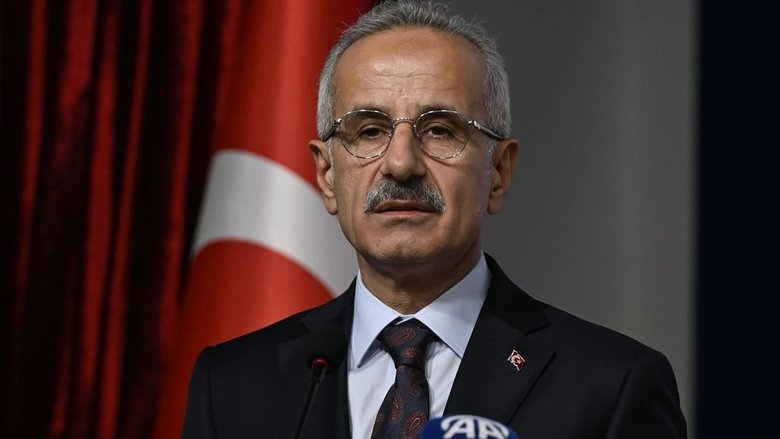 Bakan Uraloğlu açıkladı: İnternette geçirilen zaman 6 saat 51 dakika