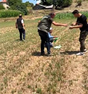 Yangın söndürme ekibini ayranla serinletti! Yaptıkları yürek ısıttı