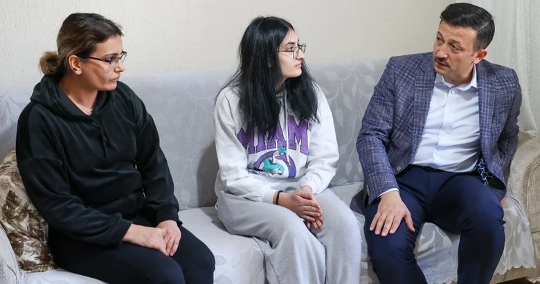 AK Parti İzmir Büyükşehir Belediye Başkan adayı Hamza Dağ, öldürülen taksi şoförünün ailesini ziyaret etti