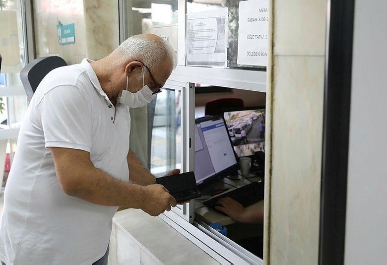 İzmir’de vatandaşların HES Kodu memnuniyeti: Kendimizi daha güvende hissediyoruz