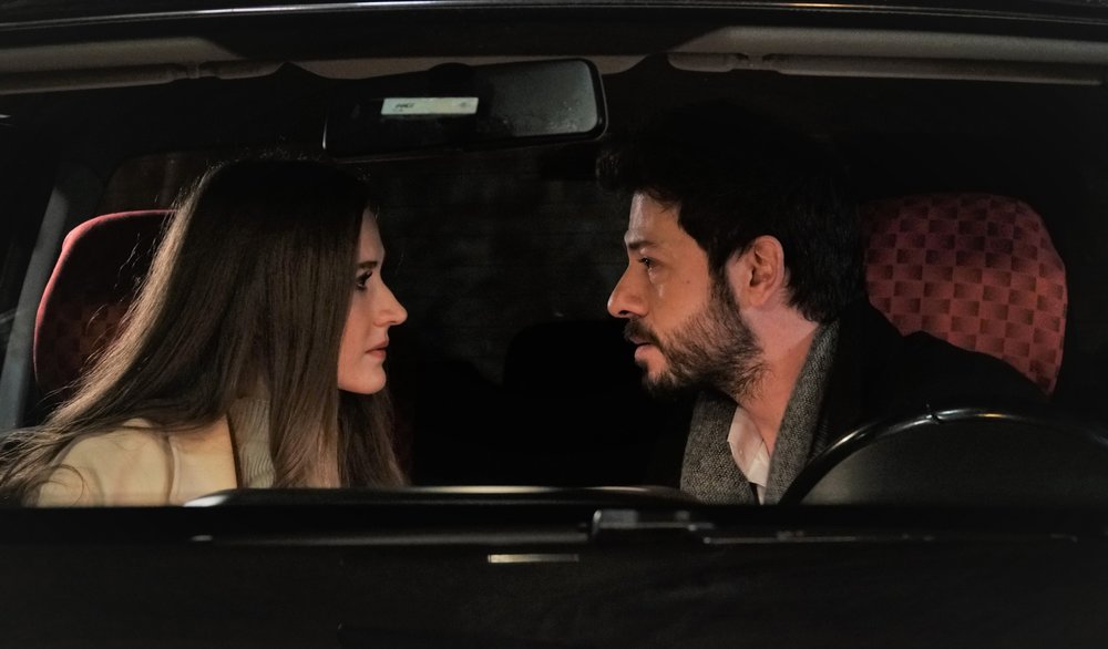 Hazar, Azize’nin annesi olduğunu öğrenir! İşte Hercai yeni bölümde