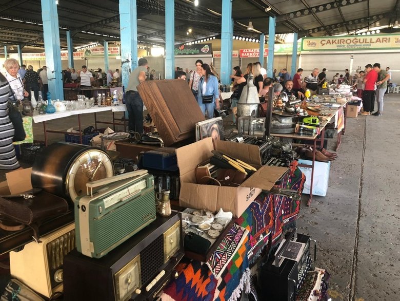 Denizli’deki bu pazarda ‘1 TL’ 2 bin 200 TL’den satılıyor