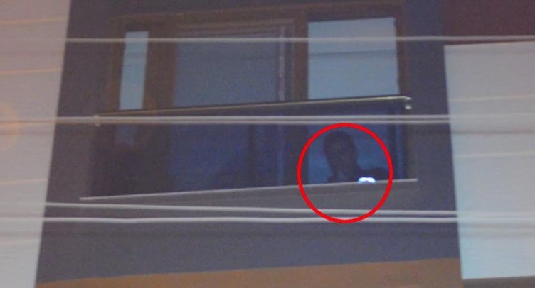 Manisa’da sıkışan yavru güvercini itfaiye kurtardı