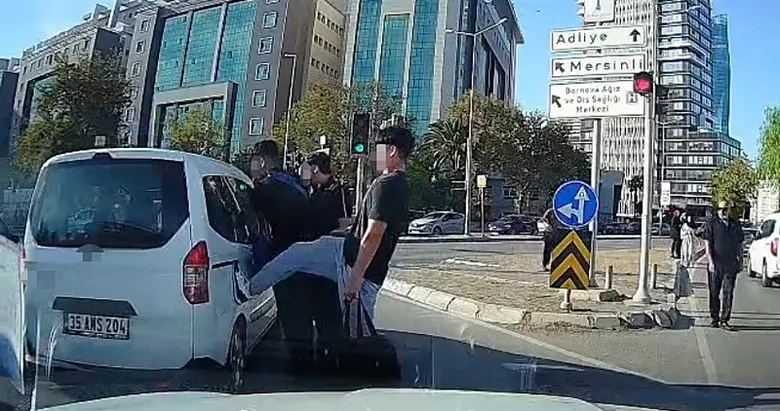 İzmir’de trafikte akılalmaz kavga: Bornova’da tepki çeken hareket!