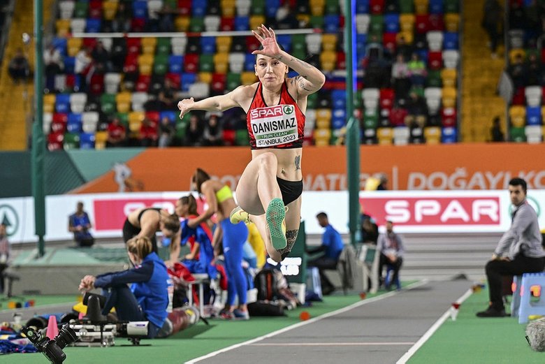 Milli atlet Tuğba üç adımda Avrupa Şampiyonu oldu