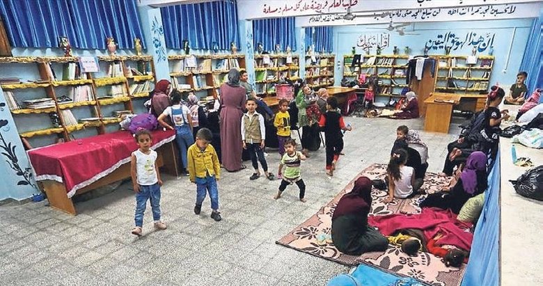 Gazzeli Müslümanlar okullarda itikafa girdi