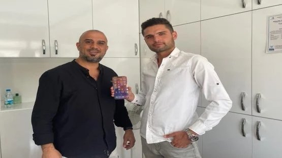 1 telefona 10 dönümlük 2 arsa verdi