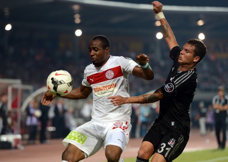 Eski Trabzonsporlu futbolcu Isaac Promise hayatını kaybetti