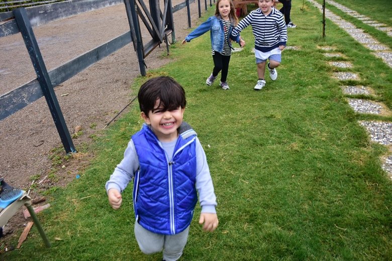 18 yaş altı bugün dışarı çıkacak mı? 18 yaş altı sokağa çıkma izni saat kaçta başlıyor? 18 yaş altı sokağa çıkma izni kaç saat?