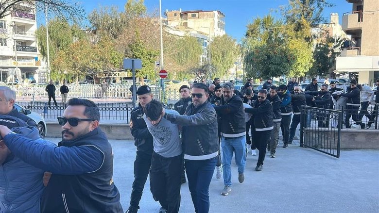 Kuşadası’nda silahlı kavga olayında 14 kişi gözaltına alındı