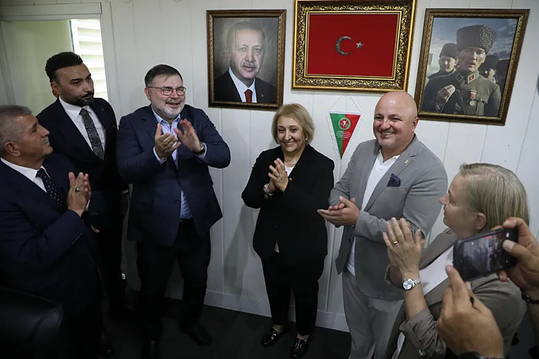 mendereste-ak-parti-zaferi-sonrasi-chp-ve-yeni-partide-siyasi-deprem-pes-pese-istifalar-geldi-1787127891371.png