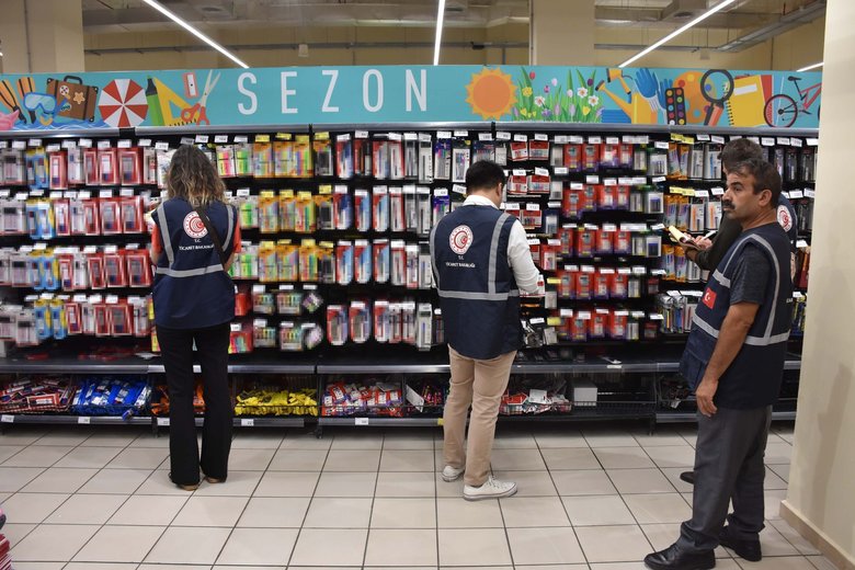 İzmir’deki okul malzemeleri satan işletmelere denetim