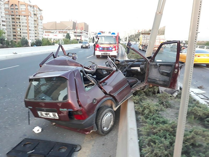 Ankara’da ölümlü kazaya karışan aracı çekiciyle kaçırdılar.