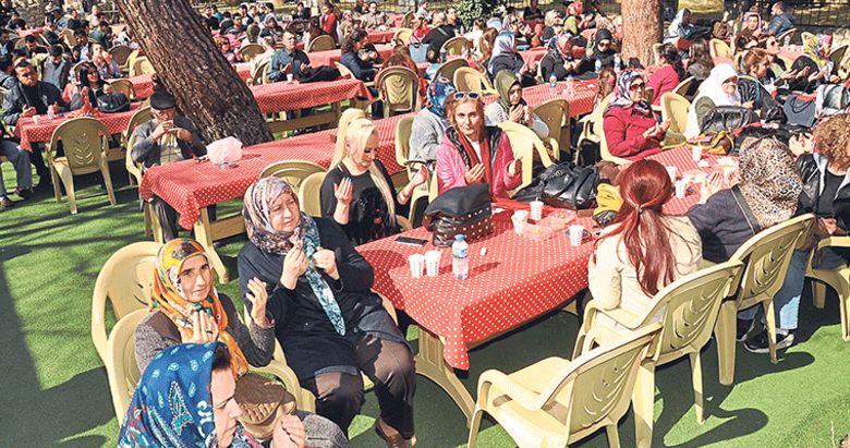 Hancı ailesi Buca’da şehitlerimizi andı