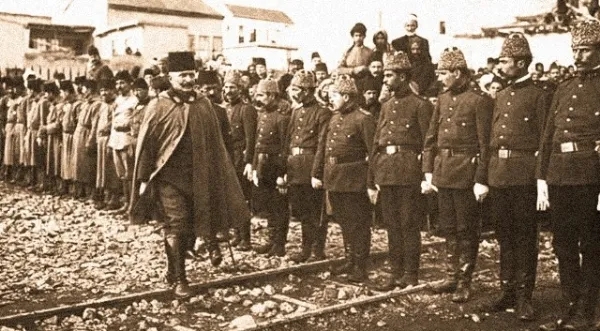 col-kaplani-fahrettin-pasa-kimdir-medineyi-acliga-ragmen-teslim-etmeyen-efsane-pasa-1785945879859.png