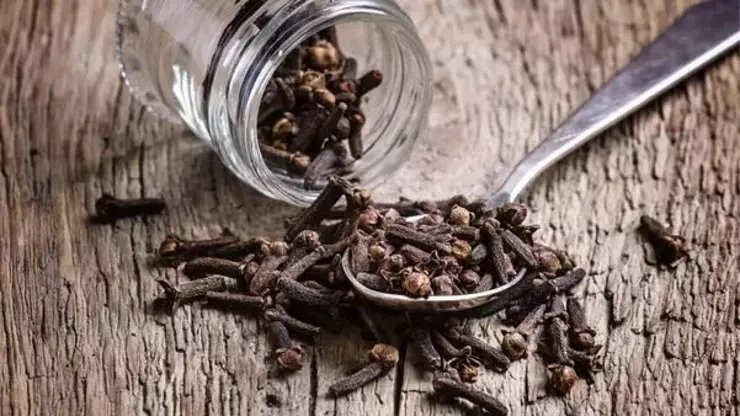 1 bardak süte karanfil atıp için! Öyle bir etkisi var ki...