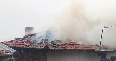 Komşu iki ev alevlere teslim oldu: 1 kişi yaralandı