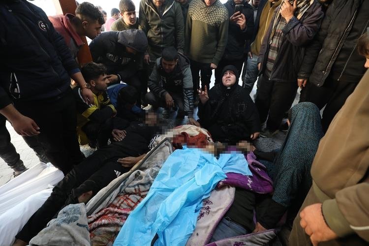 İsrail’in Gazze’ye 2025’in ilk saatlerinde düzenlediği saldırılarda 9 Filistinli hayatını kaybetti