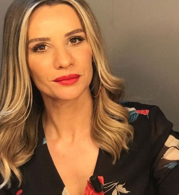 elimi birakma nin azra si alina boz makyajsiz haliyle kendisine hayran birakti