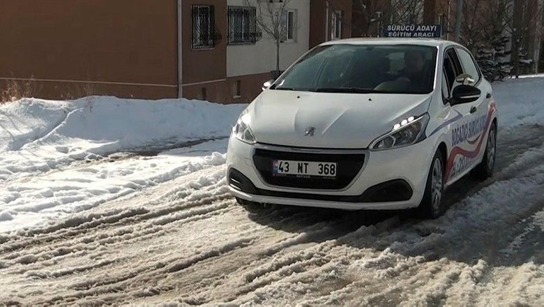 Karlı ve buzlu yollarda araç kullanmanın püf noktaları