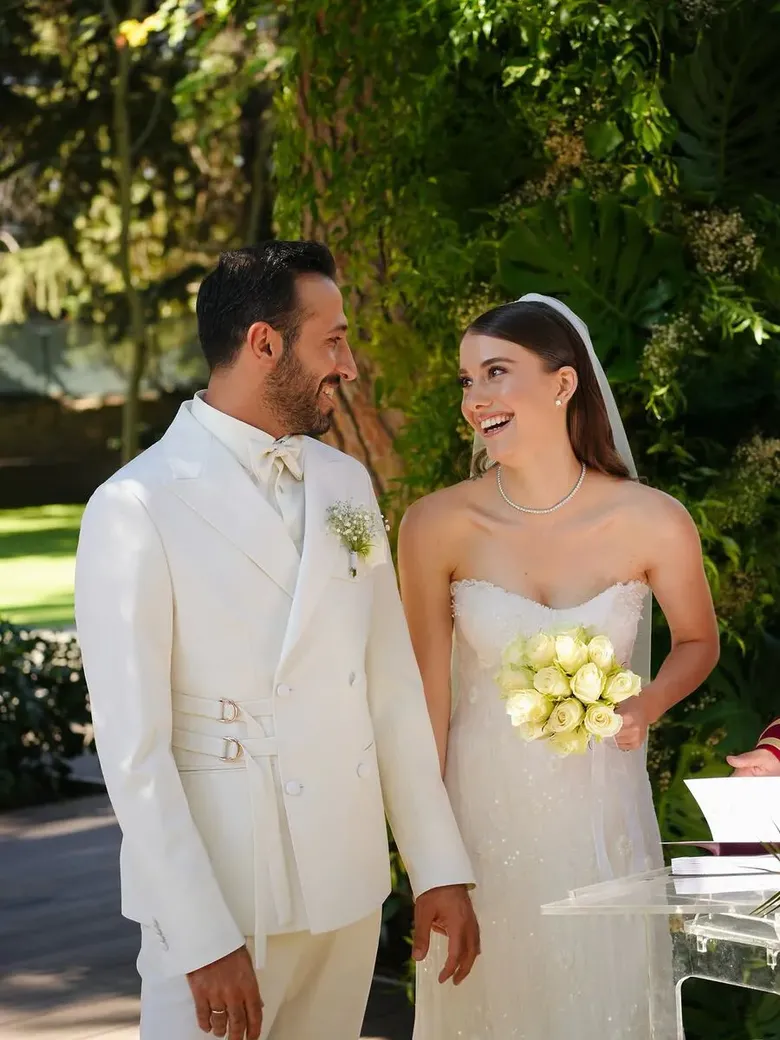 asklari-sette-baslamisti-beril-pozam-ve-ersin-aricidan-bebek-mujdesi-1787139823397.png