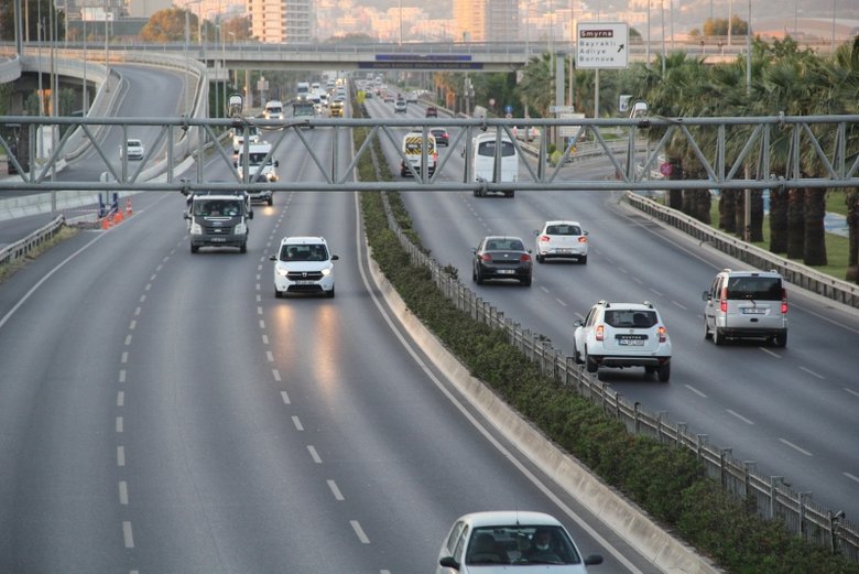 Tam kapanma sona erdi, İzmir’de yoğunluk başladı