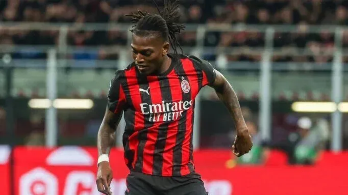 Milan’da Leao’nun bileti kesildi