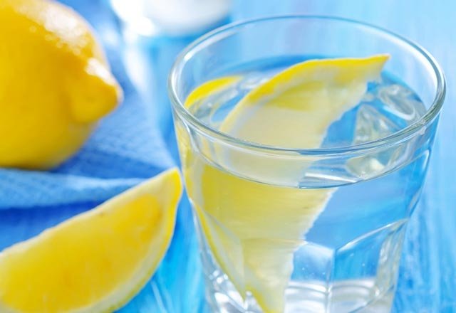 Limonlu suyun faydaları nelerdir? Eğer 1 ay boyunca limonlu su içerseniz...