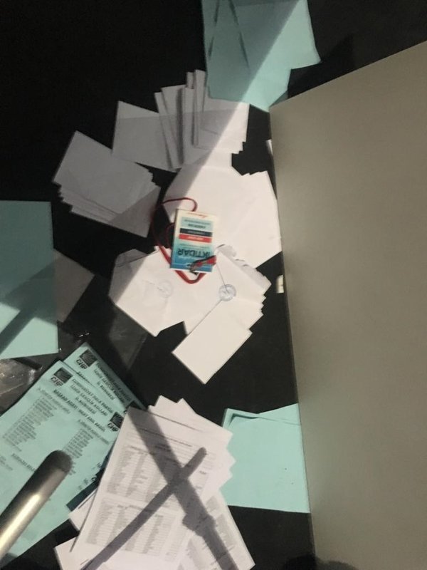 İzmir’de skandal görüntüler! CHP Kongre’sinde terör sloganları atıldı!