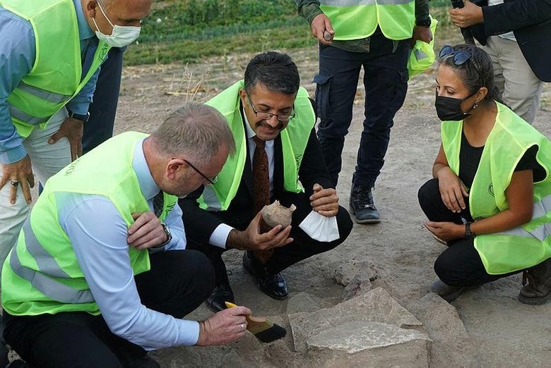 8 bin yıllık geçmişe ışık tutacak! Tavşanlı Höyük’te ilk kazı başladı