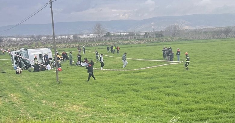 Denizli’de öğrenci servisi tarlaya devrildi: Ölü ve yaralılar var