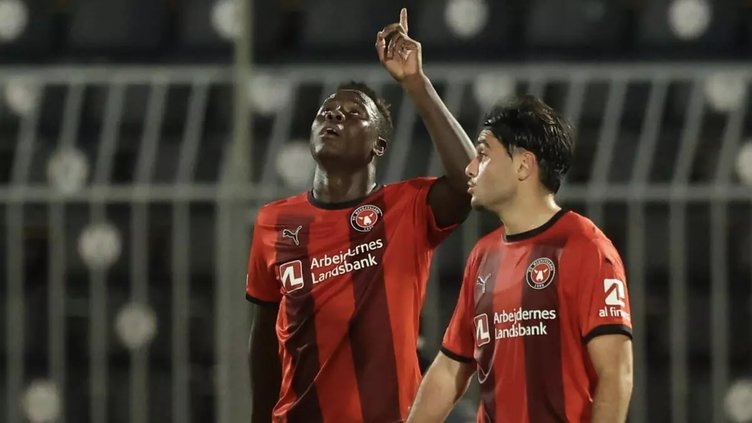 Milli futbolcumuz, Özgür Filistin diye bağırınca İsrailli futbolcuların saldırısına uğradı