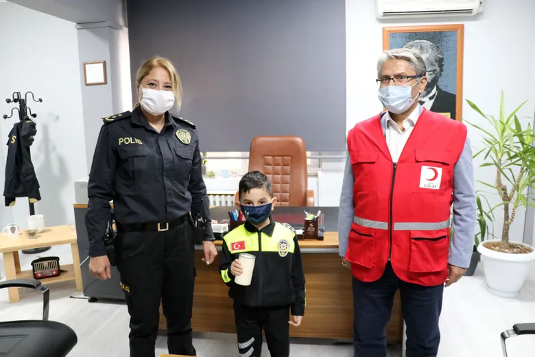Aydın’da göz yaşartan davranış! 5 yaşındaki çocuk, kumbarasındaki parayı Ayda için bağışladı