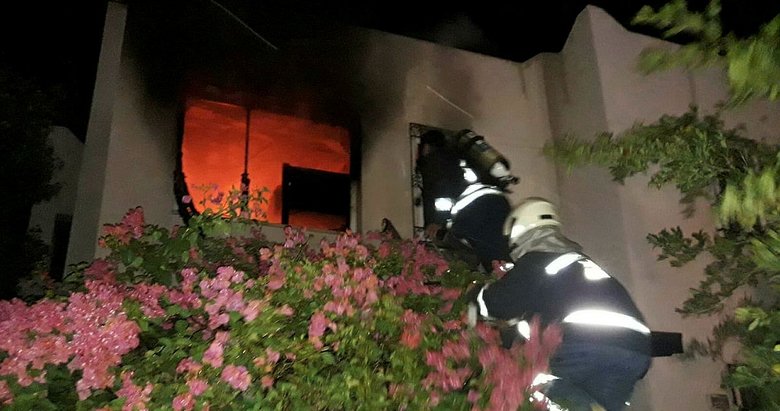 Muğla’da korku dolu anlar! Dubleks evde yangın çıktı, camlar patladı