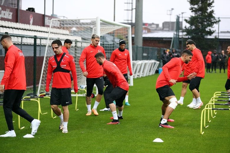 A Milli Takım kampa girdi! Galler maçı hazırlıklarına başladı