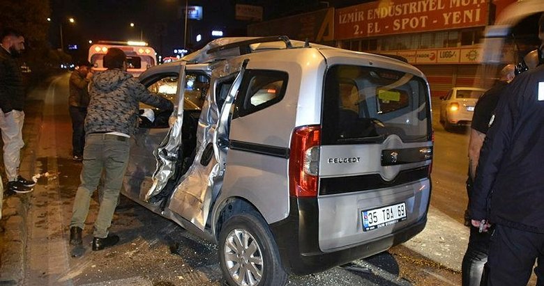 İzmir’de beton mikseri ile çarpışan araçtaki 2 kişi yaralandı