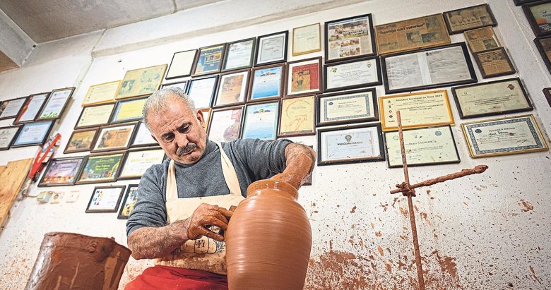 Ömrünü çömlekçiliğe adayan sanatkar