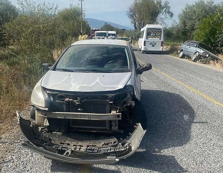 Aydın’da zincirleme kaza! 3 araç birbirine girdi: Yaralılar var