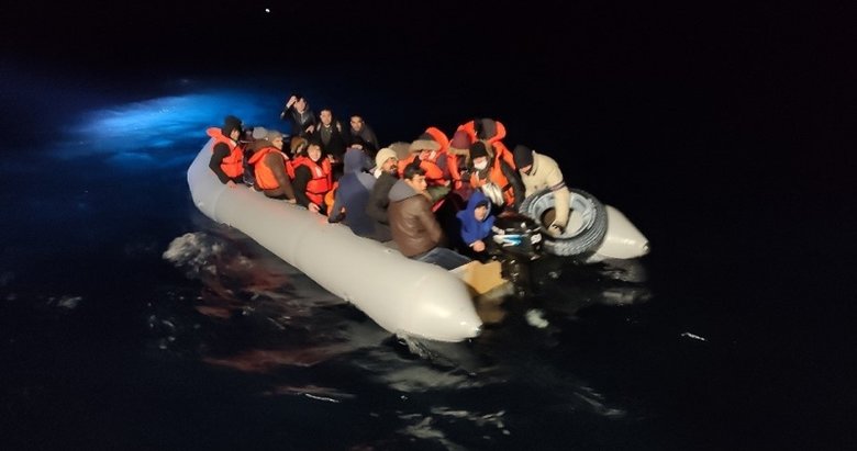 Balıkesir’de 48 kaçak göçmen kurtarıldı
