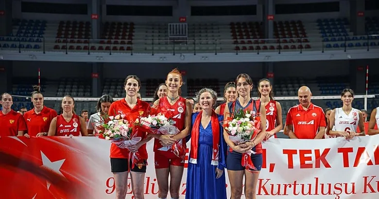İzmir’de birlik beraberlik mesajı! Kurtuluş coşkusu voleybolla taçlandı