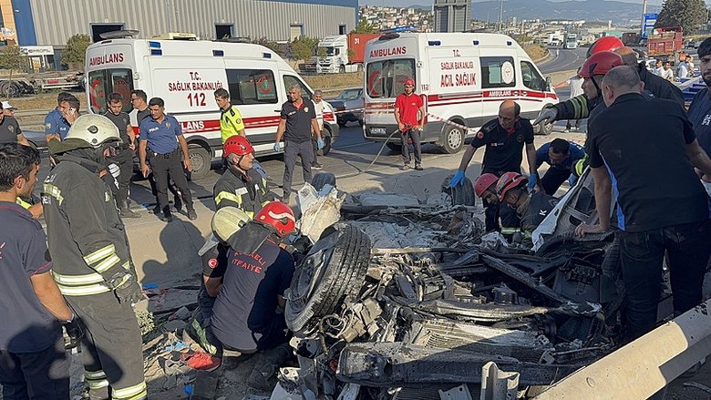Kocaeli’de katliam gibi kaza! 5 ölü, 1 yaralı var