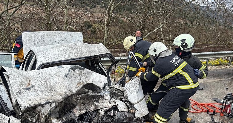 Isparta-Antalya yolunda feci kaza: 2 ölü, 4 yaralı