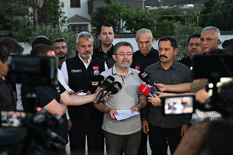 İzmir’deki yangınlarda son durum ne? Bakan Yumaklı açıkladı