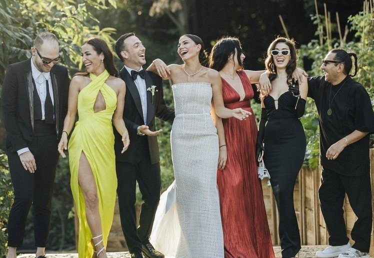 Çiçeği burnunda gelin Demet Özdemir: Yapılan yorumlar beni üzüyor!