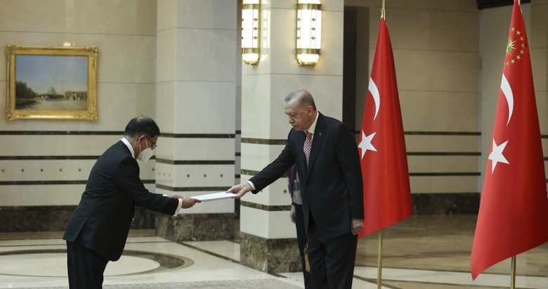 Başkan Erdoğan’dan Külliye’de peş peşe önemli kabuller! Güven mektubu sundular