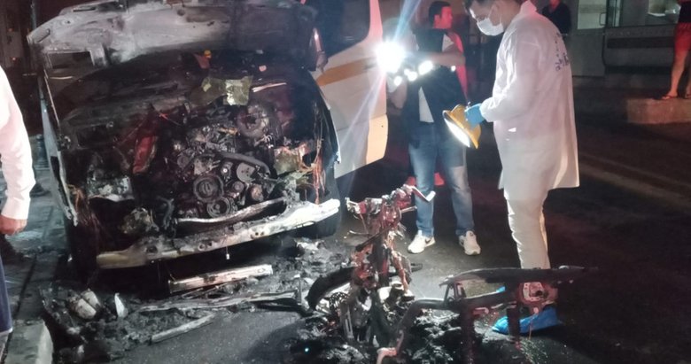 Manisa’da kundaklanan motosiklet park halindeki servis aracını yaktı